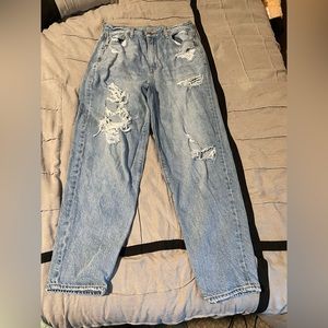 American eagle ripped boyfriend jeans